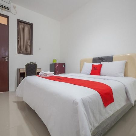 Hotel RedDoorz @ Kertajaya Surabaya Exterior foto